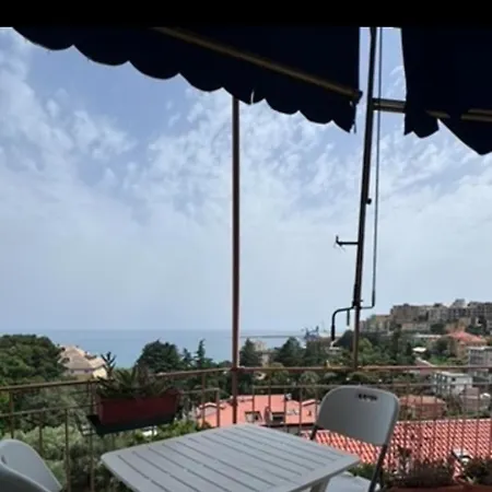Konukevi La Finestra Sul Mare Albissola Marina